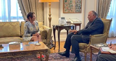 سامح شكرى يستقبل وزيرة التحول البيئي الفرنسية السابقة فى مقر الخارجية