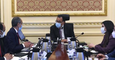 رئيس الوزراء يتابع مع وزير الاتصالات ملفات مشروعات الوزارة رئيس الوزراء يتابع مع وزير الاتصالات ملفات مشروعات الوزارة