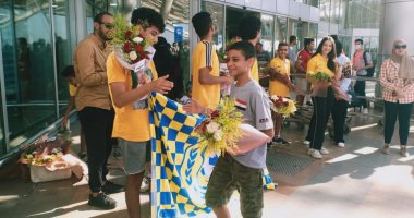 استقبال حافل لمنتخب تنس الطاولة للشباب بالمطار بعد تتويجه ببطولة أفريقيا ..صور