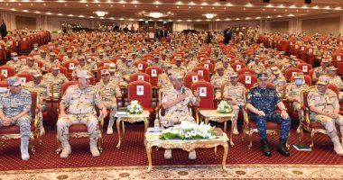 وزير الدفاع يلتقى قادة وضباطا معينين لتولى وظائف قيادية بالقوات المسلحة وزير الدفاع يلتقى قادة وضباطا معينين لتولى وظائف قيادية بالقوات المسلحة