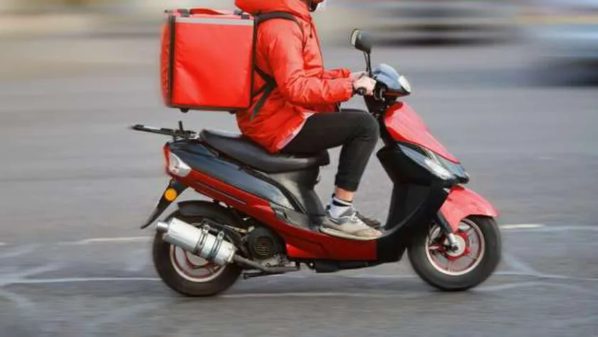 عامل في خدمات التوصيل