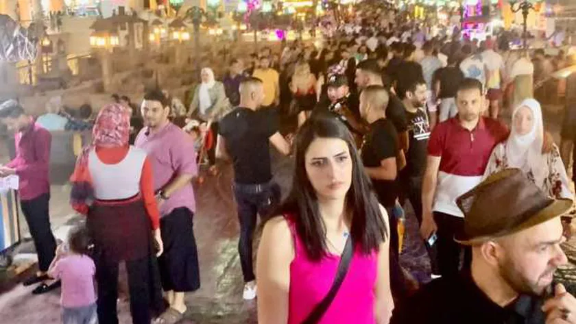 سياح أجانب خلال تواجدهم بمدينة شرم الشيخ -صورة - "أرشيفية"