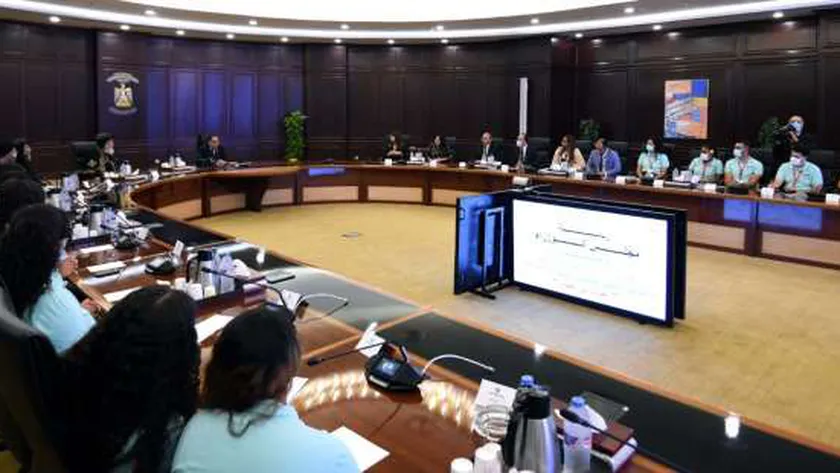 رئيس الوزراء خلال استقباله البابا تواضروس وشباب ملتقى لوجوس الثالث اليوم