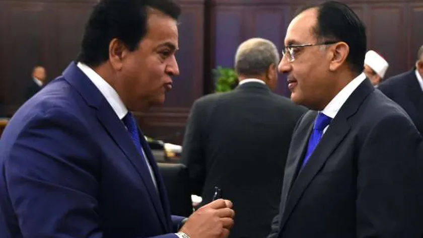 رئيس الوزراء مع وزير الصحة في اجتماع الحكومة اليوم