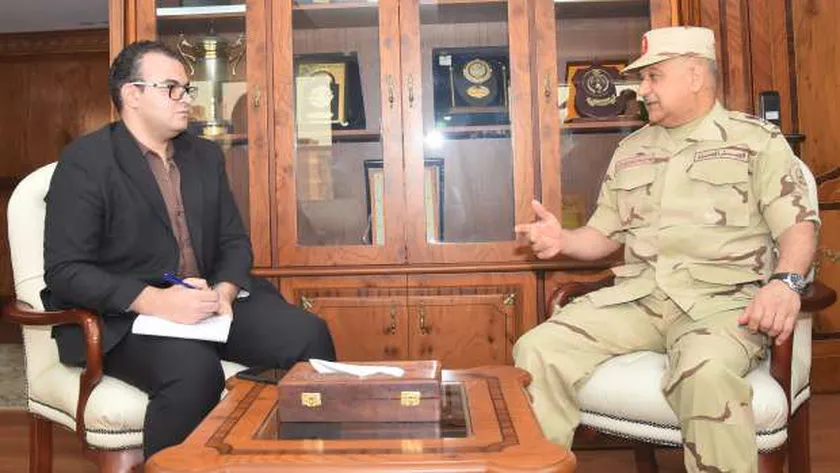 محرر «الوطن» مع اللواء عبدالسلام شفيق 