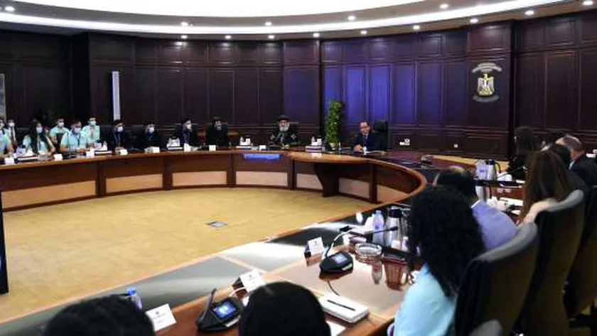 رئيس الوزراء خلال استقباله البابا تواضروس وشباب ملتقى لوجوس الثالث اليوم