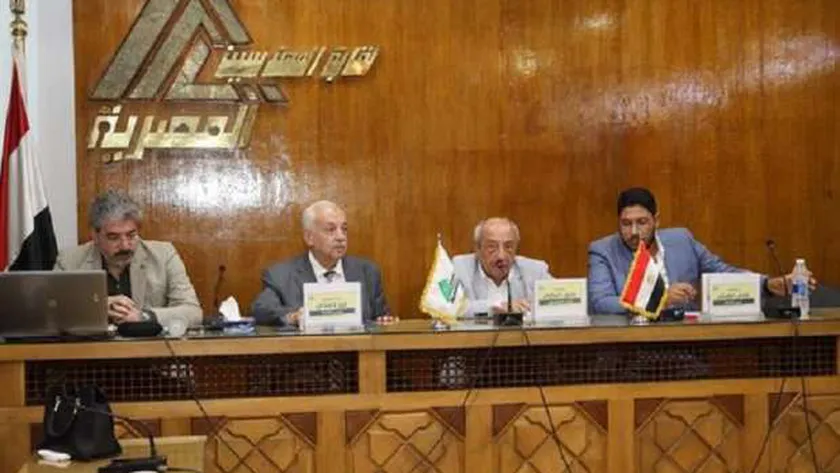 جانب من افتتاح دورات الهندسة المدنية