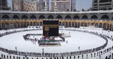 روبوتات ذكية لتعقيم المسجد الحرام على مدار الساعة استعدادا لموسم العمرة روبوتات ذكية لتعقيم المسجد الحرام على مدار الساعة استعدادا لموسم العمرة