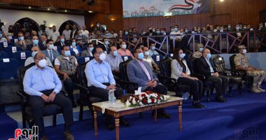 رئيس الوزراء يستمع لشرح من رئيس الشعبة الهندسية للمنطقة الشمالية العسكرية حول الموقف التنفيذي لمشروعات " حياة كريمة" بالبحيرة