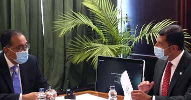 رئيس الوزراء يتابع عدد من المشروعات مع الرئيس التنفيذى للهيئة العامة للاستثمار