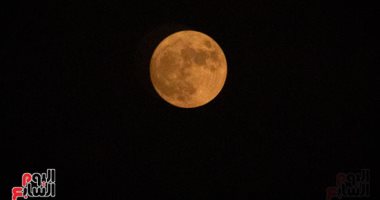 راقبوا السماء.. الآن "القمر العملاق" الأخير بـ2022 يزين السماء فى مشهد بديع راقبوا السماء.. الآن "القمر العملاق" الأخير بـ2022 يزين السماء فى مشهد بديع