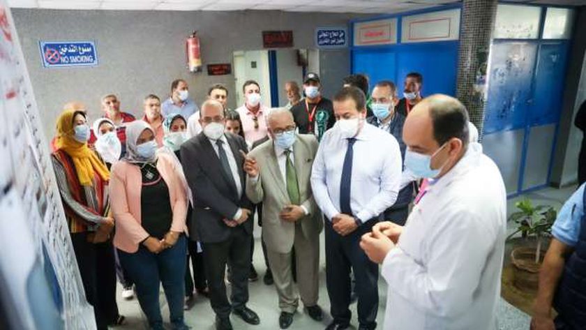 وزير الصحة يتفقد مستشفى أبوقير