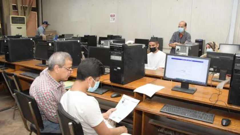 طلاب يسجلون رغباتهم-صورة أرشيفية