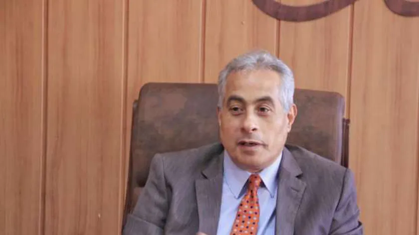 حسن شحاتة وزير القوى العاملة