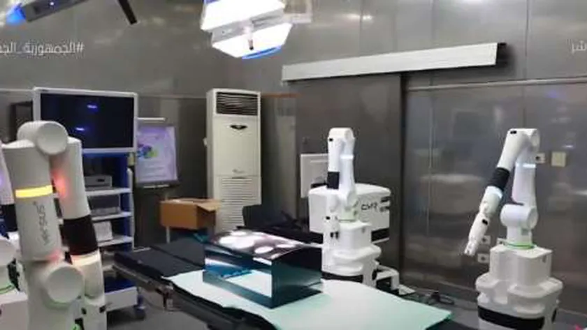 العمليات الجراحية بالروبوت