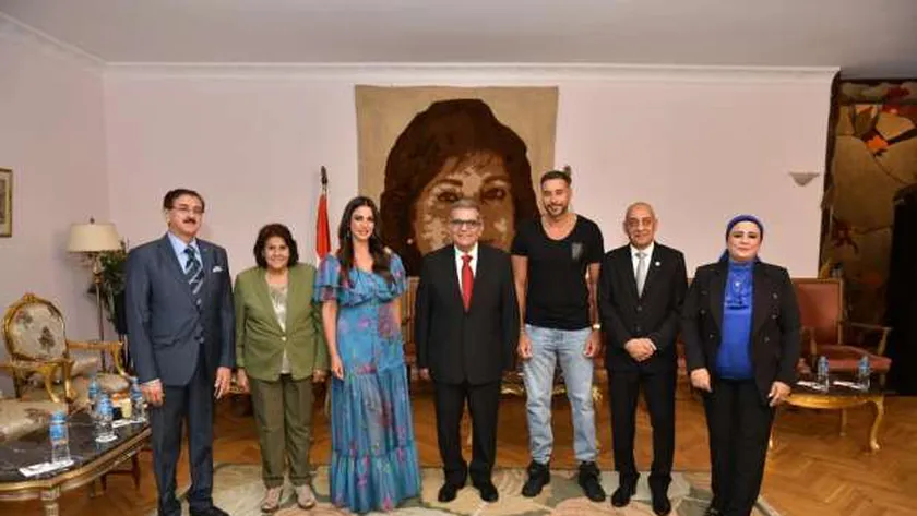 جامعة مصر للعلوم والتكنولوجيا تكرم درة وأحمد السعدني