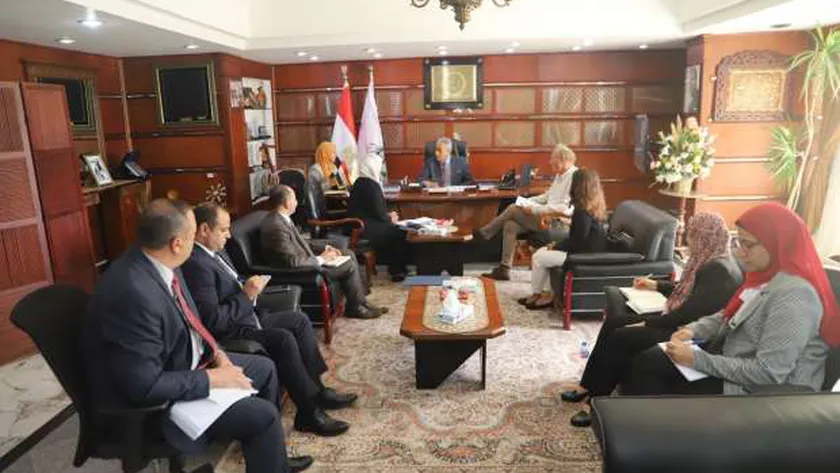 وزير القوى العاملة خلال اللقاء