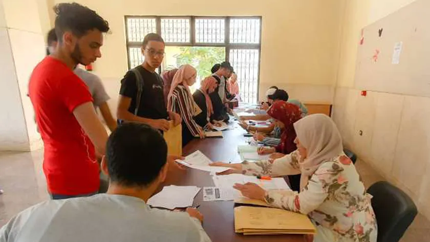 جانب من استقبال طلبات التقديم