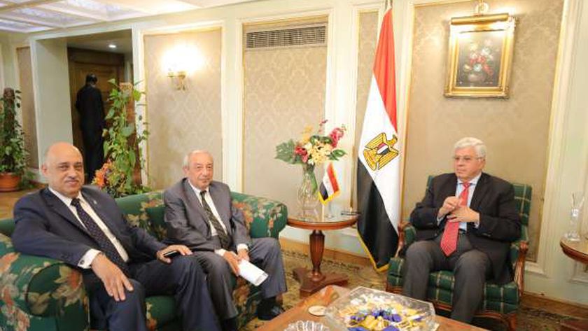 جانب من لقاء سابقة لنقيب المهندسين مع وزير التعليم العالي