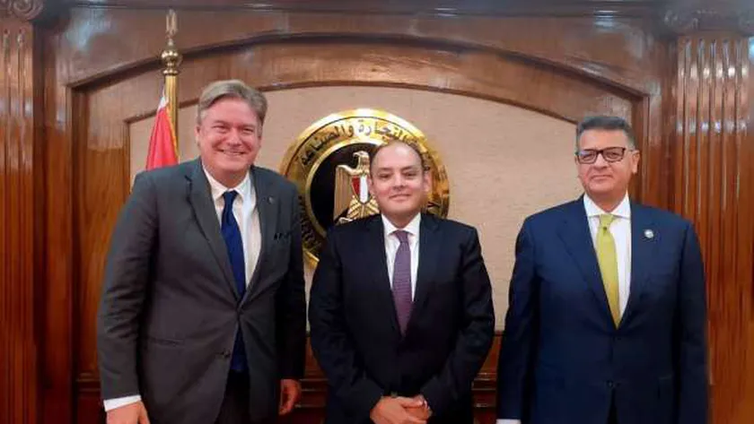 طارق رضوان وأنطونيو لوبيز يلتقيان وزير التجارة والصناعة