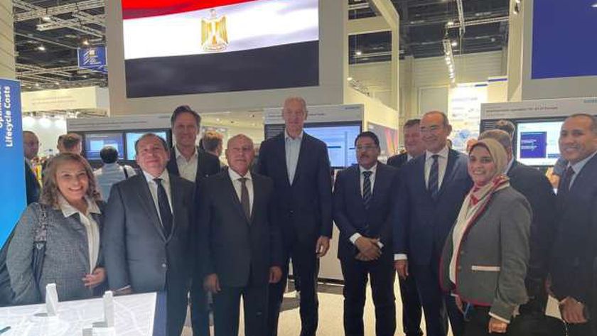 وزير النقل: بدء إنتاج القطارات الكهربائية السريعة الخاصة بمصر نوفمبر المقبل