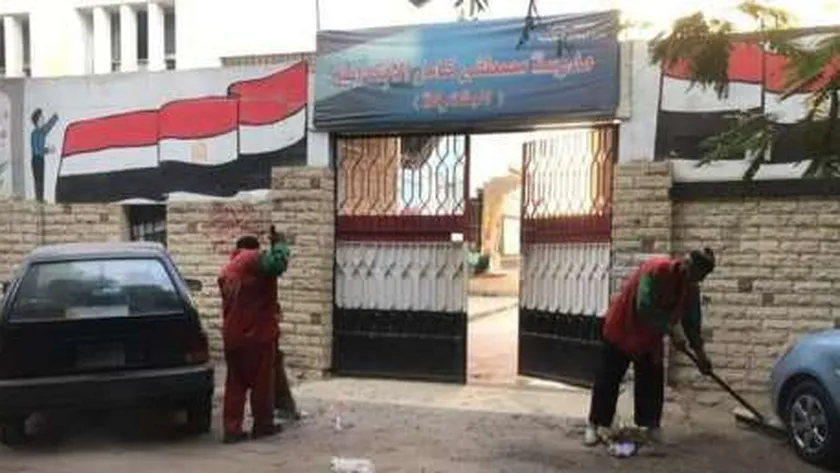 حملات تنظيف أمام المدارس استعدادا لبدء الدراسة