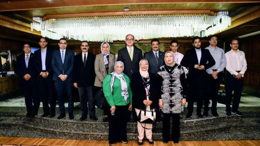 وفد الطاقة الذرية وجامعه عين شمس