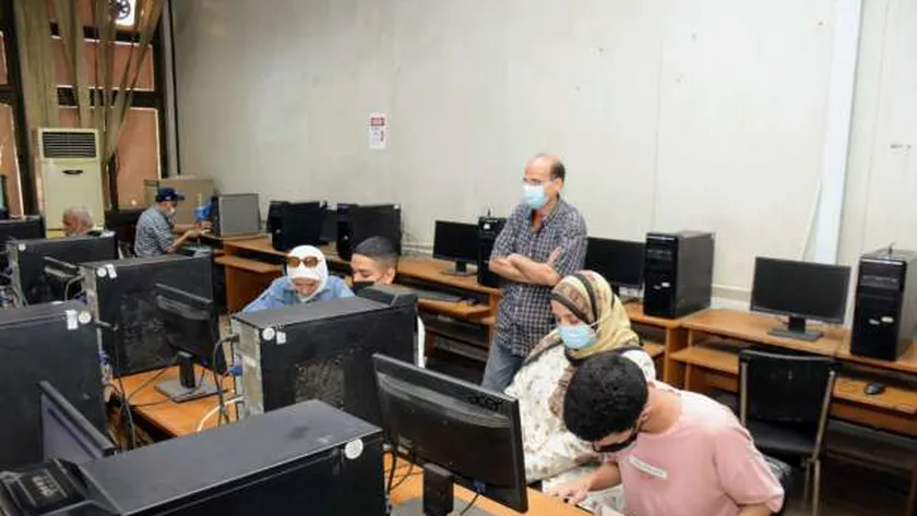 طلاب يسجلون رغباتهم - صورة أرشيفية