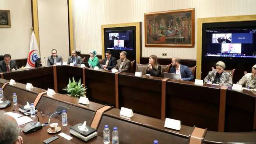 وزير الصحة خلال الاجتماع