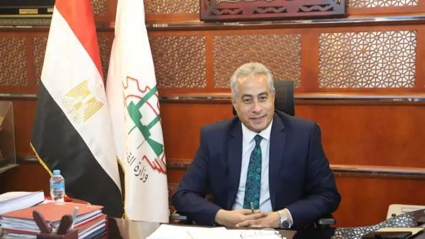 حسن شحاتة وزير القوى العاملة