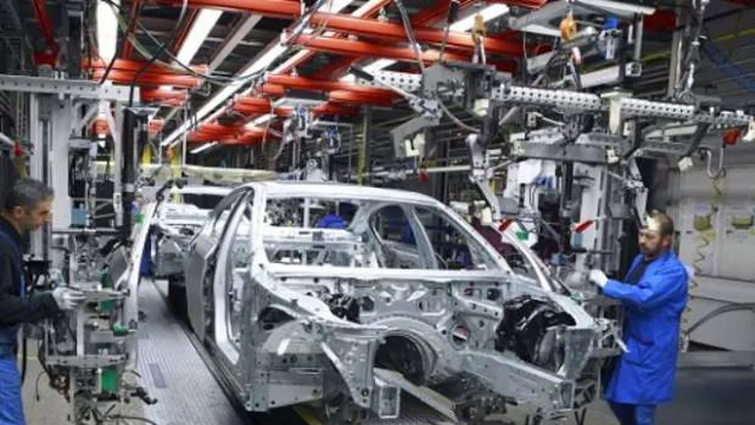 تجميع السيارات .. صورة أرشيفية