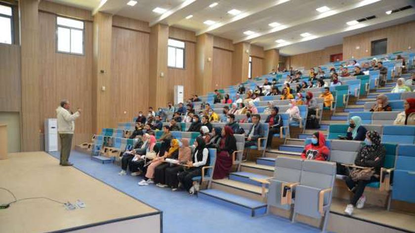 طلاب في الجامعة