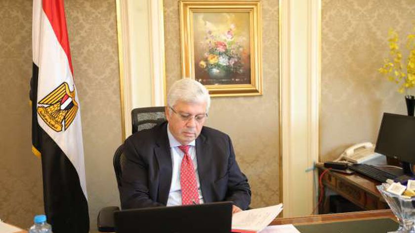 الدكتور أيمن عاشور - وزير التعليم العالي والبحث العلمي