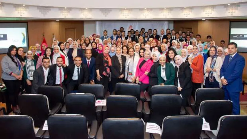 طلاب الجامعات وشباب الخريجين