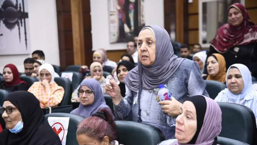 جانب من الأمهات المثاليات