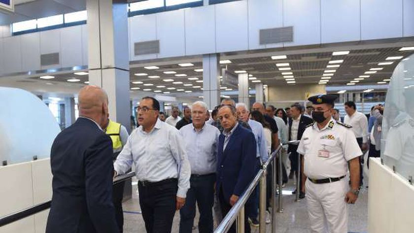 «مدبولي» يتابع تطوير مطار شرم الشيخ ضمن الاستعدادات لقمة المناخ