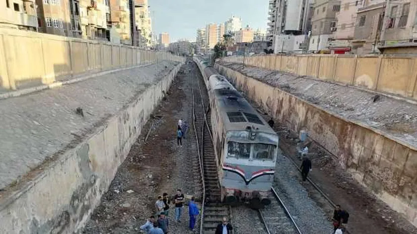 خروج قطار عن القضبان بمحطة دمنهور