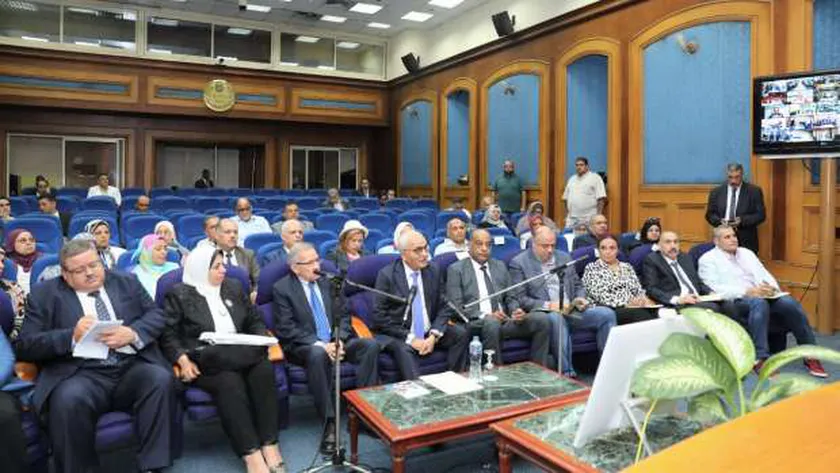 17098918691664127732 وزير التعليم أثناء لقائه مديري المديريات