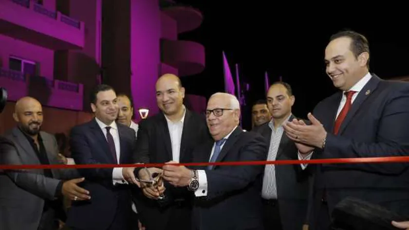 وزير الشباب والرياضة يفتتح البطولة الأفريقية الخامسة لجمباز الأيروبيك