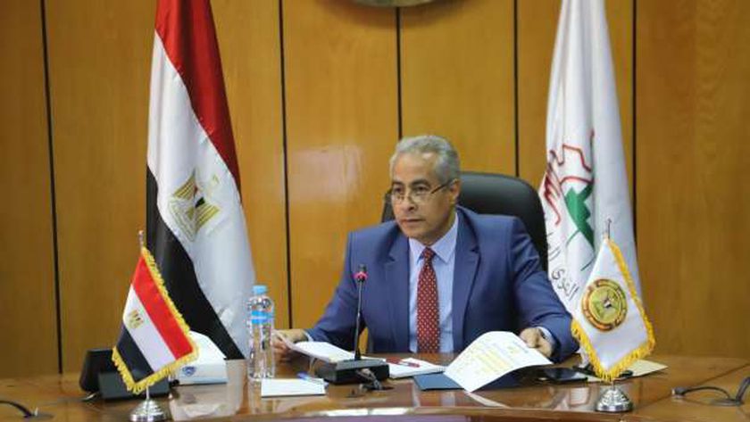 حسن شحاته، وزير القوى العاملة