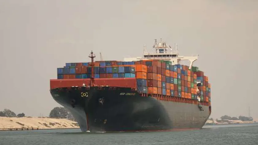 حركة الملاحة تعود لطبيعتها في المجرى الملاحي لقناة السويس