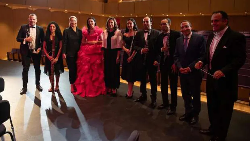 الدكتورة نيفين الكيلاني وزيرة الثقافة خلال حضور الحفل