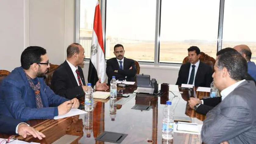 د.أشرف صبحي خلال الاجتماع