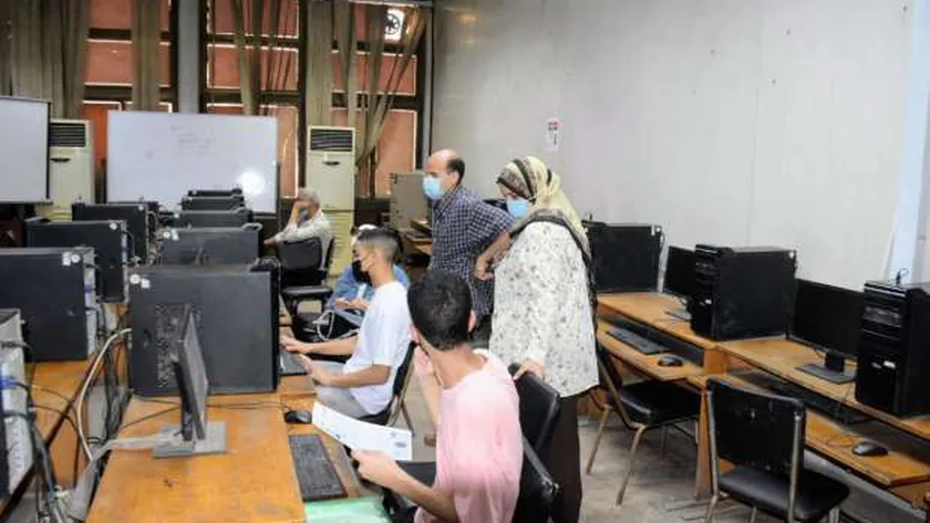 طلاب يسجلون رغباتهم-صورة أرشيفية