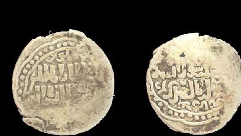 الكشف عن خبيئة تضم مجموعة من العملات بمدينة إسنا