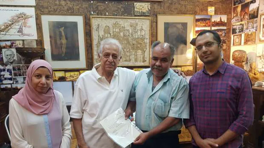  مواطن مصري يهدي المجلس الأعلى للآثار مجموعة من القطع الأثرية