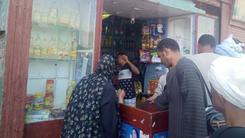 صرف السلع ببطاقة التموين - صورة أرشيفية