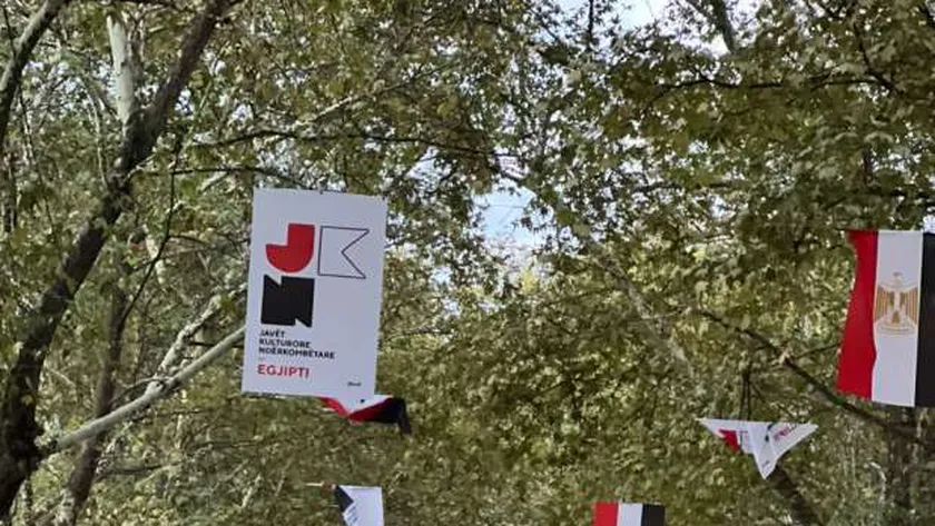 أعلام مصر تزين شوارع البانيا تزامنا مع زيارة وزيرة الثقافة