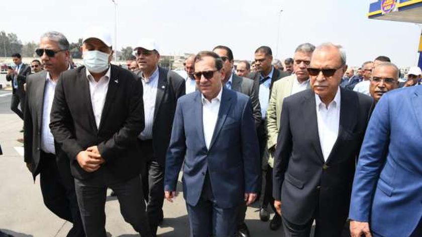 تفاصيل افتتاح وزير البترول مشروعات في مسطرد.. ممشى وكورنيش وغازات الشعلة