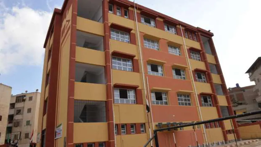 تحديد الرسوم والغرامات الخاصة بمصاريف المدارس التجريبية -أرشيفية-